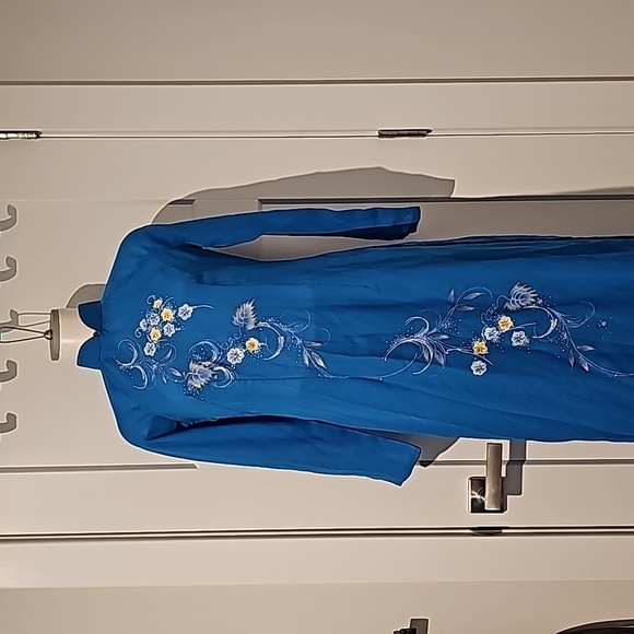 Authentic Vietnamese outfit "ao dai" - Picture 1 of 15
